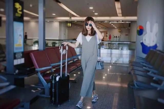 把旅行玩成时装周,看人家母女是怎么穿的!